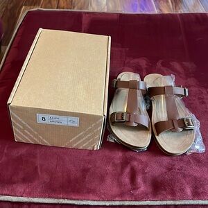 NWT brown sandals (size 8)